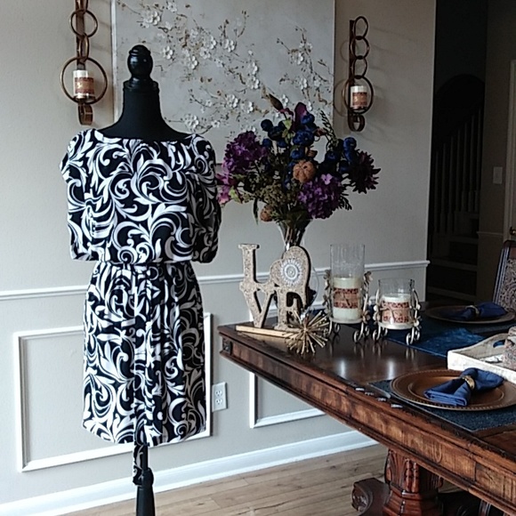 NWOT Black And White Belted Mini Dress By Enfocus Studio. Size 6 - Picture 4 of 17